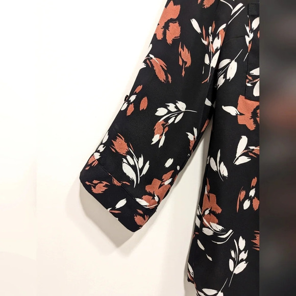 🛑 Missing 2 Buttons 🛑 Black Floral Button Down Blouse Size Medium - Picture 5 of 6